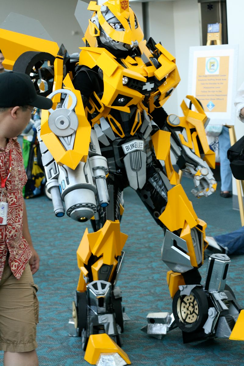 Illustration for article titled Comic-Con Bumblebee: The Coolest Car Costume Ever!